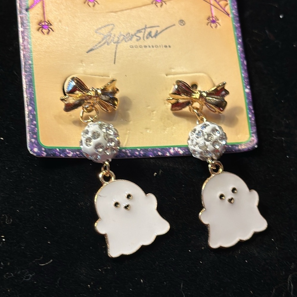 Halloween ghost earrings. very cute earrings for Halloween. They contain nickel. - Picture 2 of 3